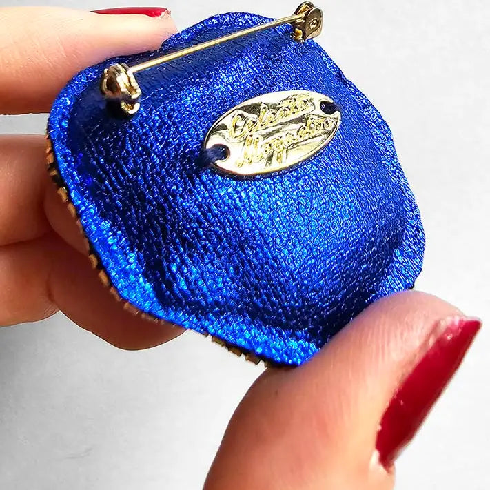 Soft Thoughts Brooch: Hugs