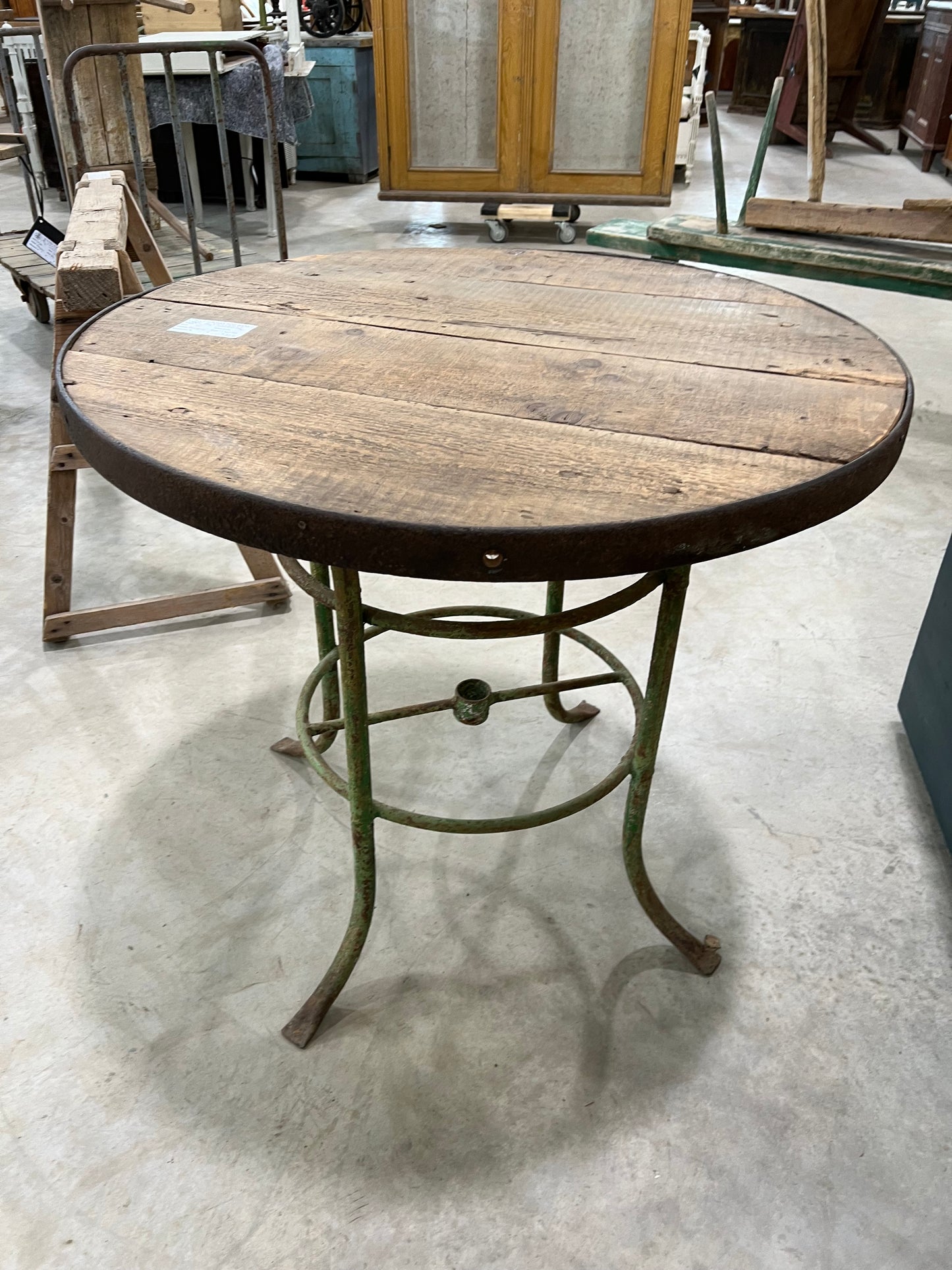 Round Hungarian Table