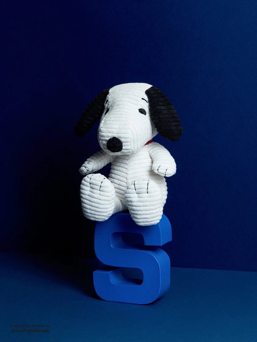 PEANUTS Snoopy Sitting