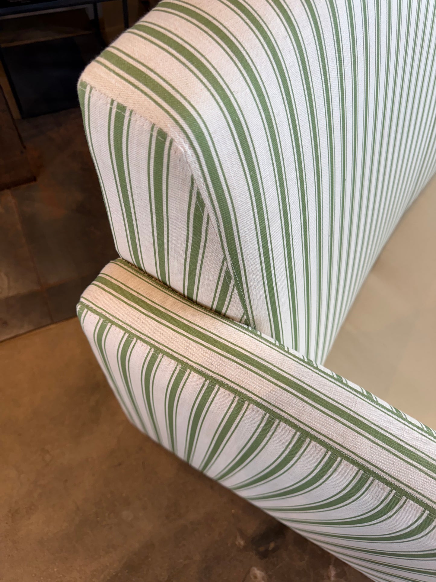 5422-33 Curved Sofa