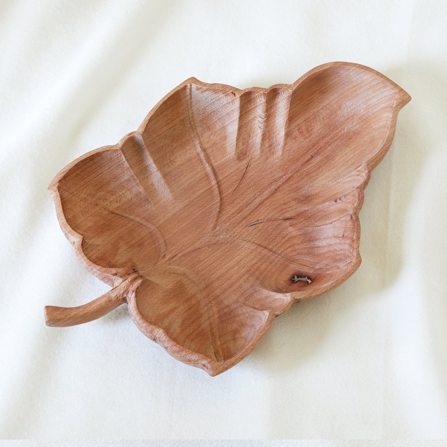 CARVED LEAF BOWL IN BEECHWOOD