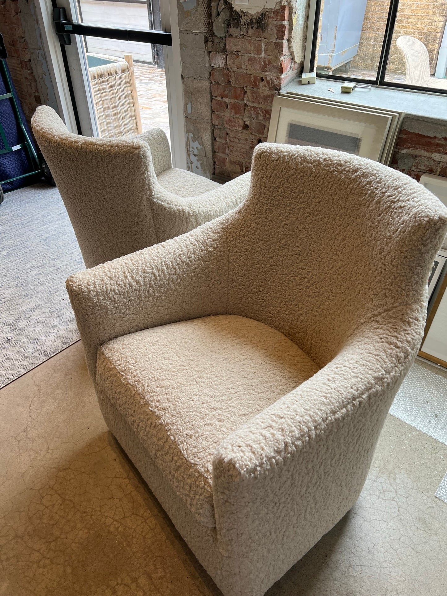 Victoria Swivel Chair