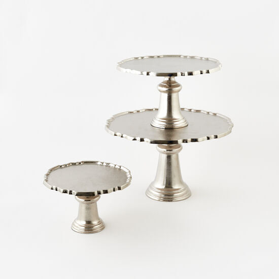 Ruffled Edge Tiered Stand