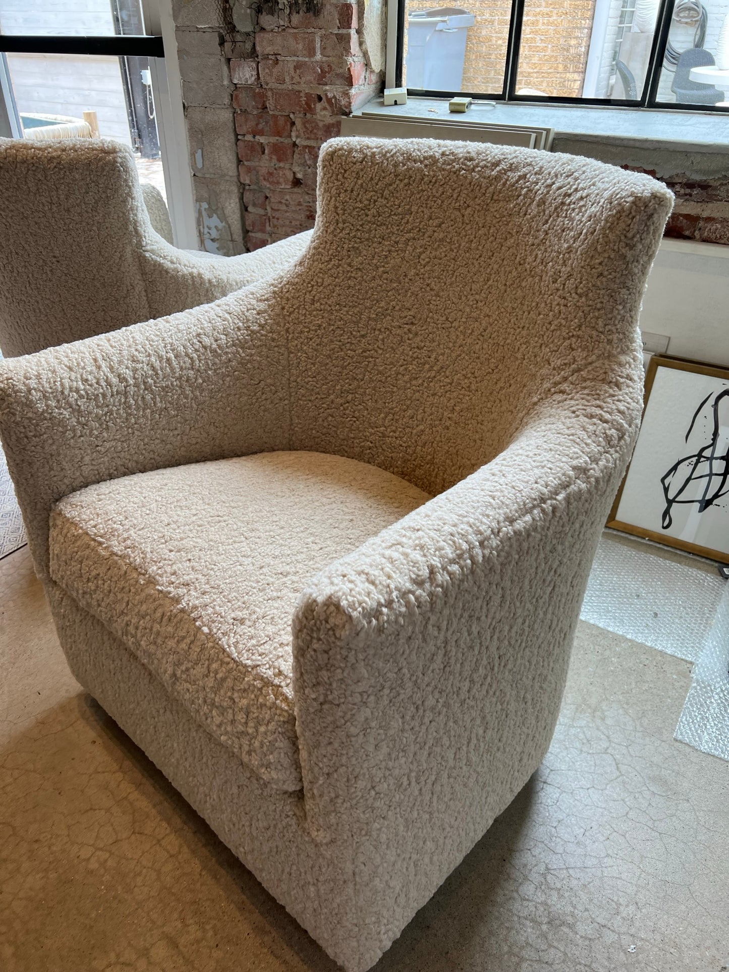Victoria Swivel Chair