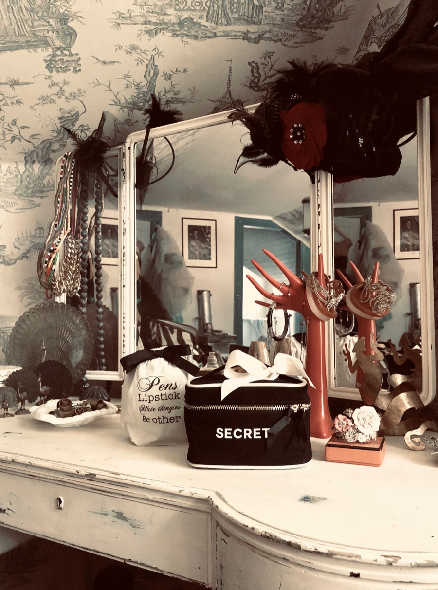 Beauty Box Mini Black Secrets