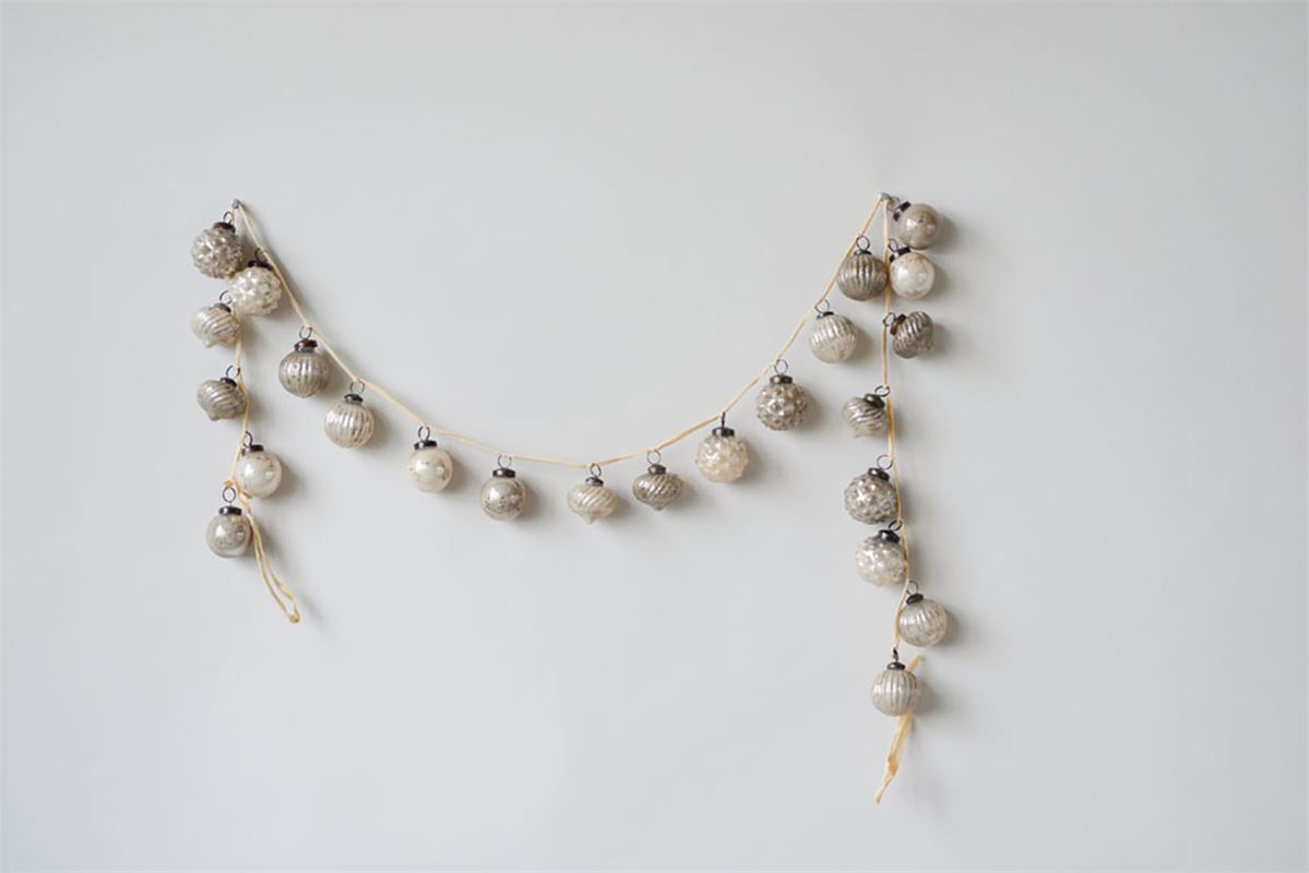 Embossed Mercury Ornament Garland with Velvet Ribbon