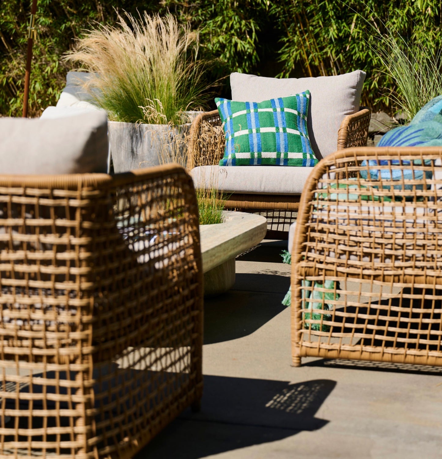 Hand-Woven Plastic Wicker Indoor/Outdoor Chair