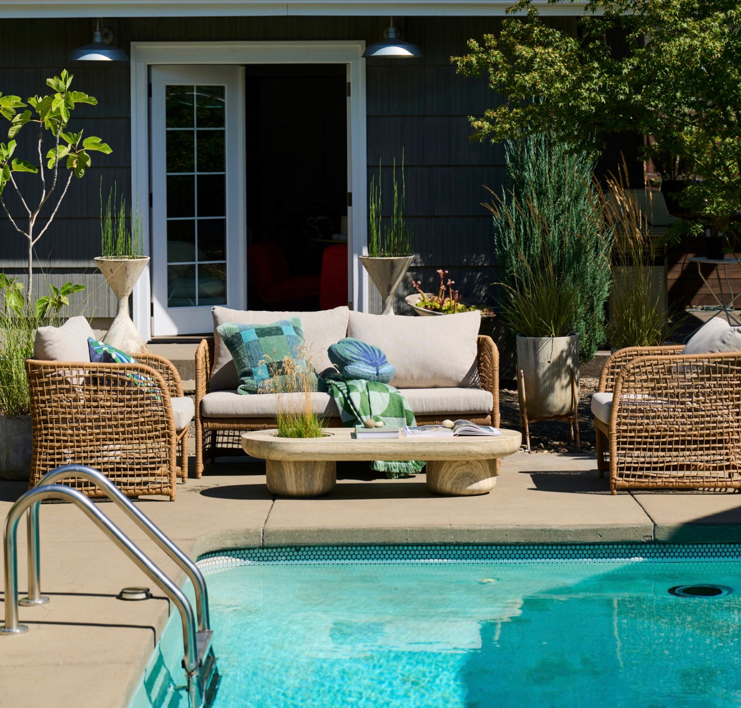 Hand-Woven Plastic Wicker Indoor/Outdoor Chair