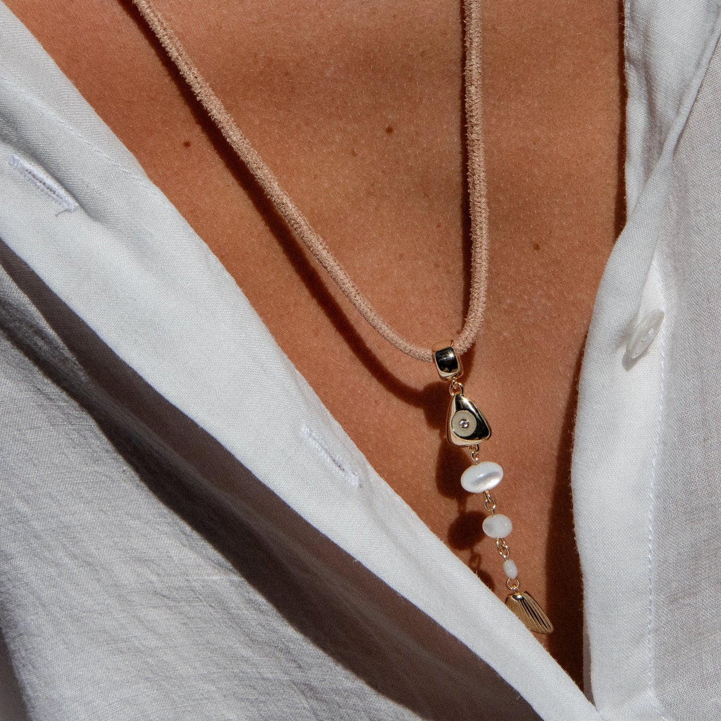 Pea Mother of Pearl Fish Bail Charm