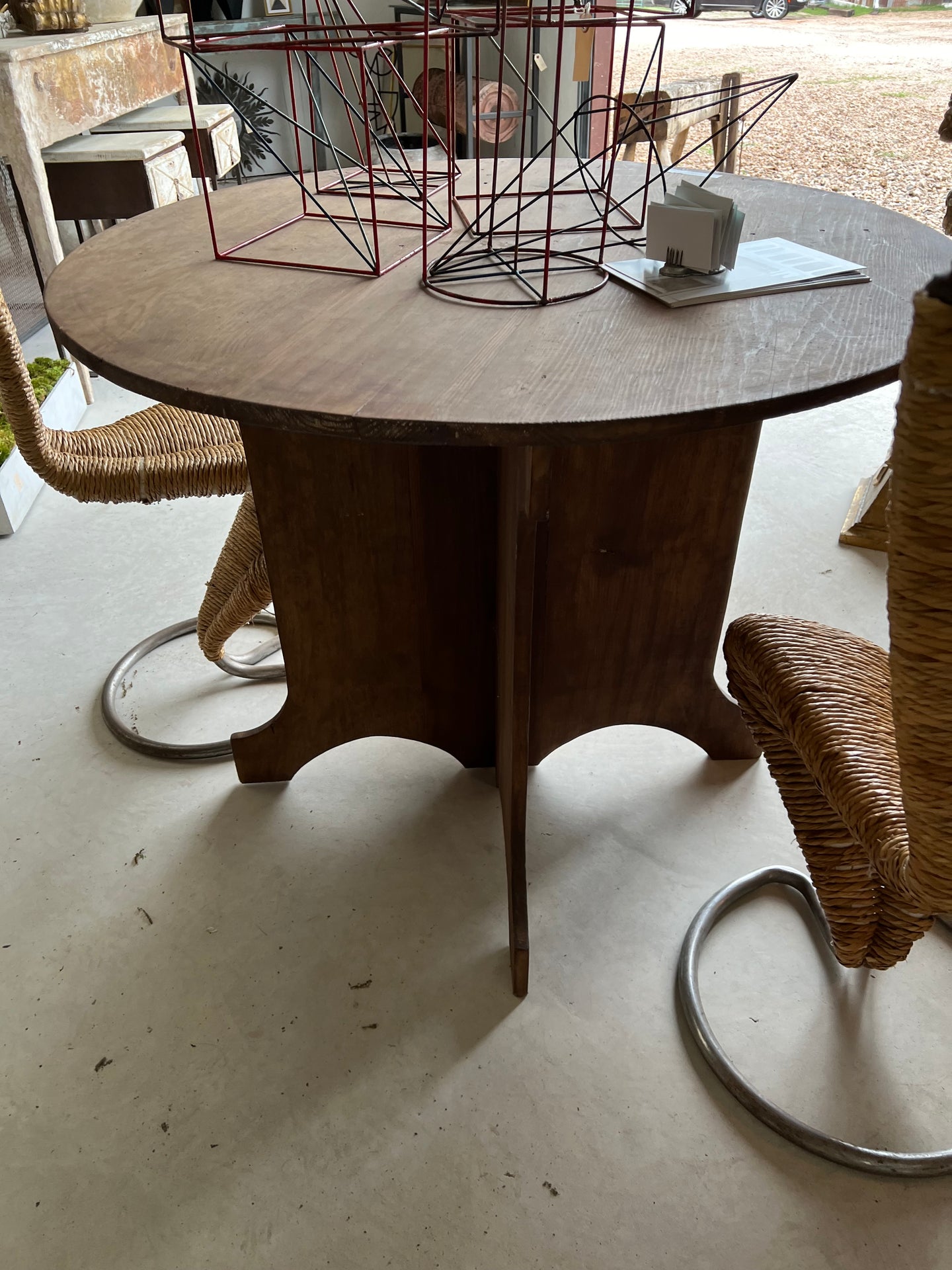 Round Entry Table
