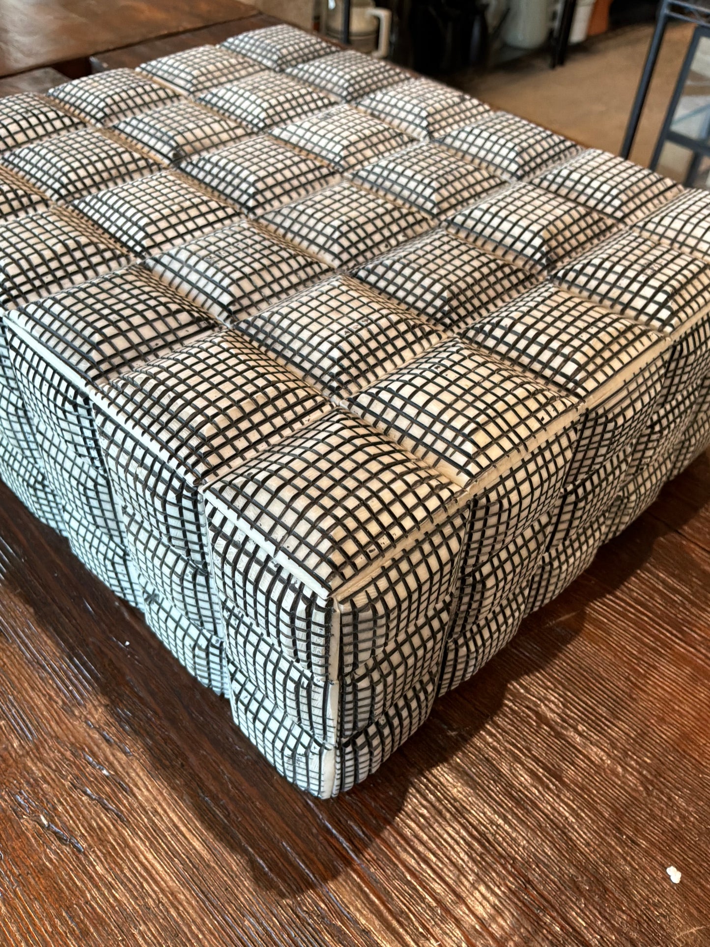 3D Bone Box with Grid Carving XL