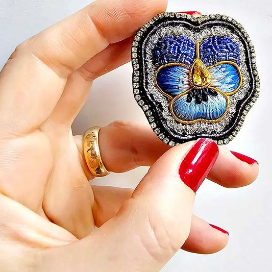 Soft Thoughts Brooch: Hugs