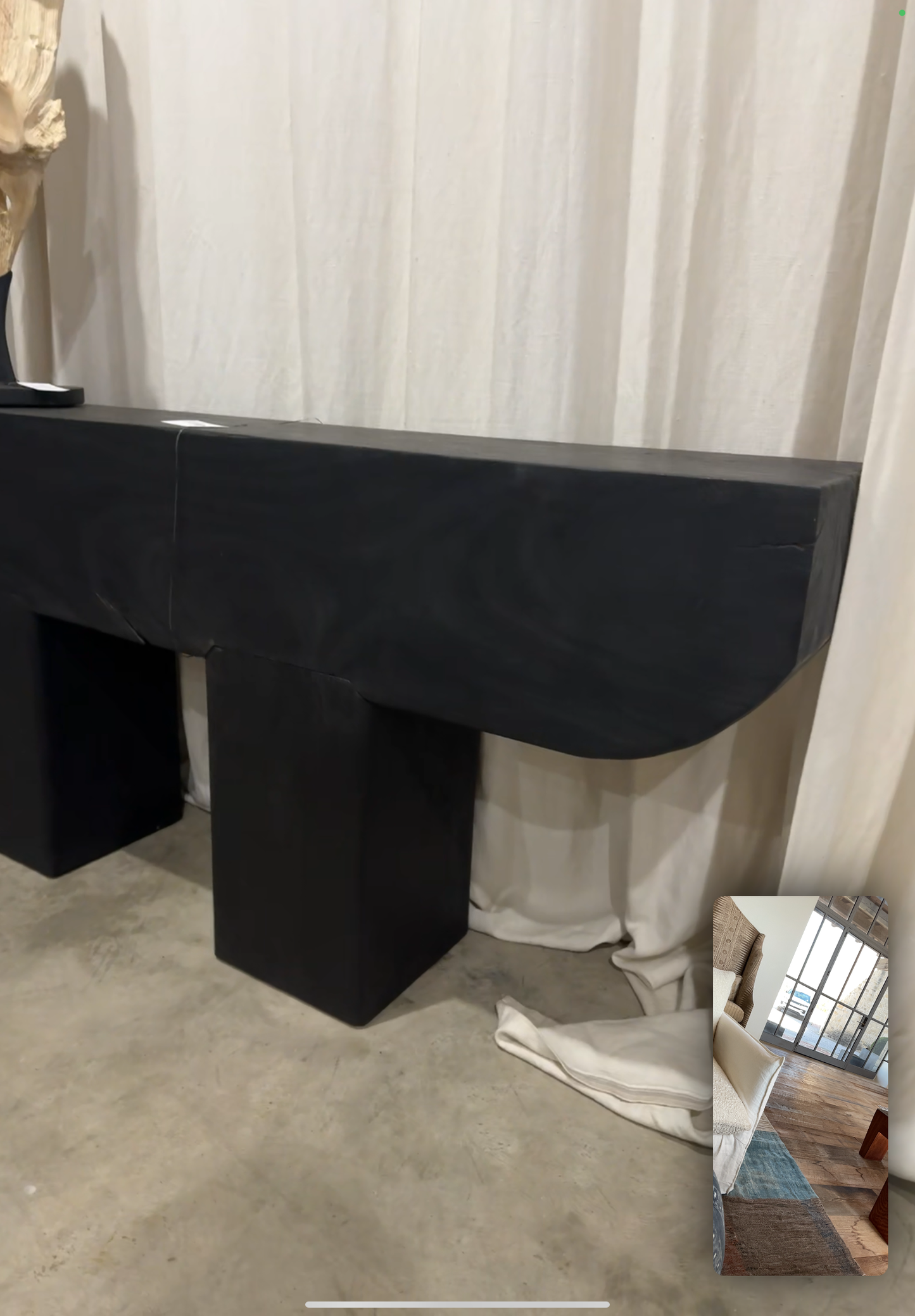 Black Thick Svar Console