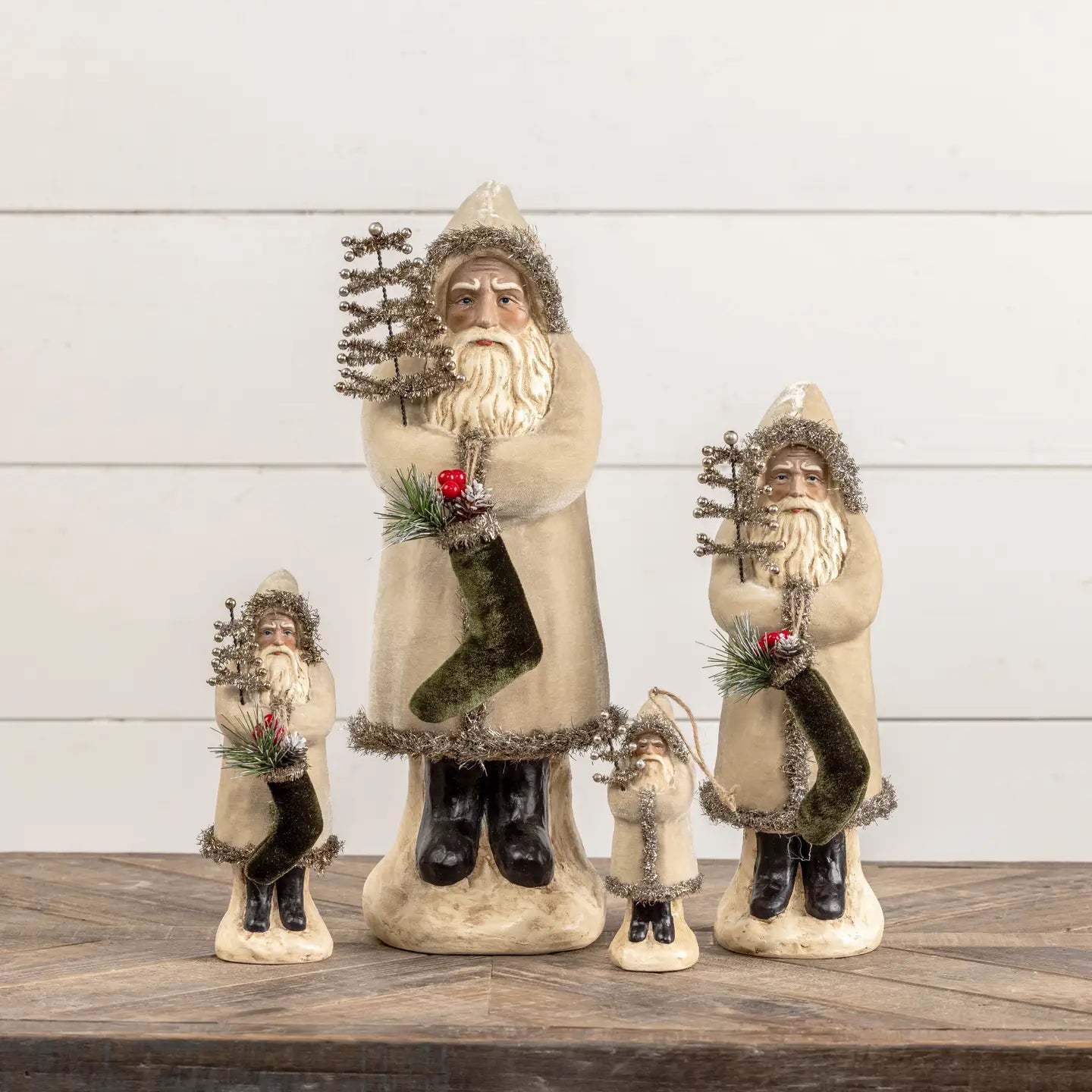 Oatmeal Velvet  Belsnickle