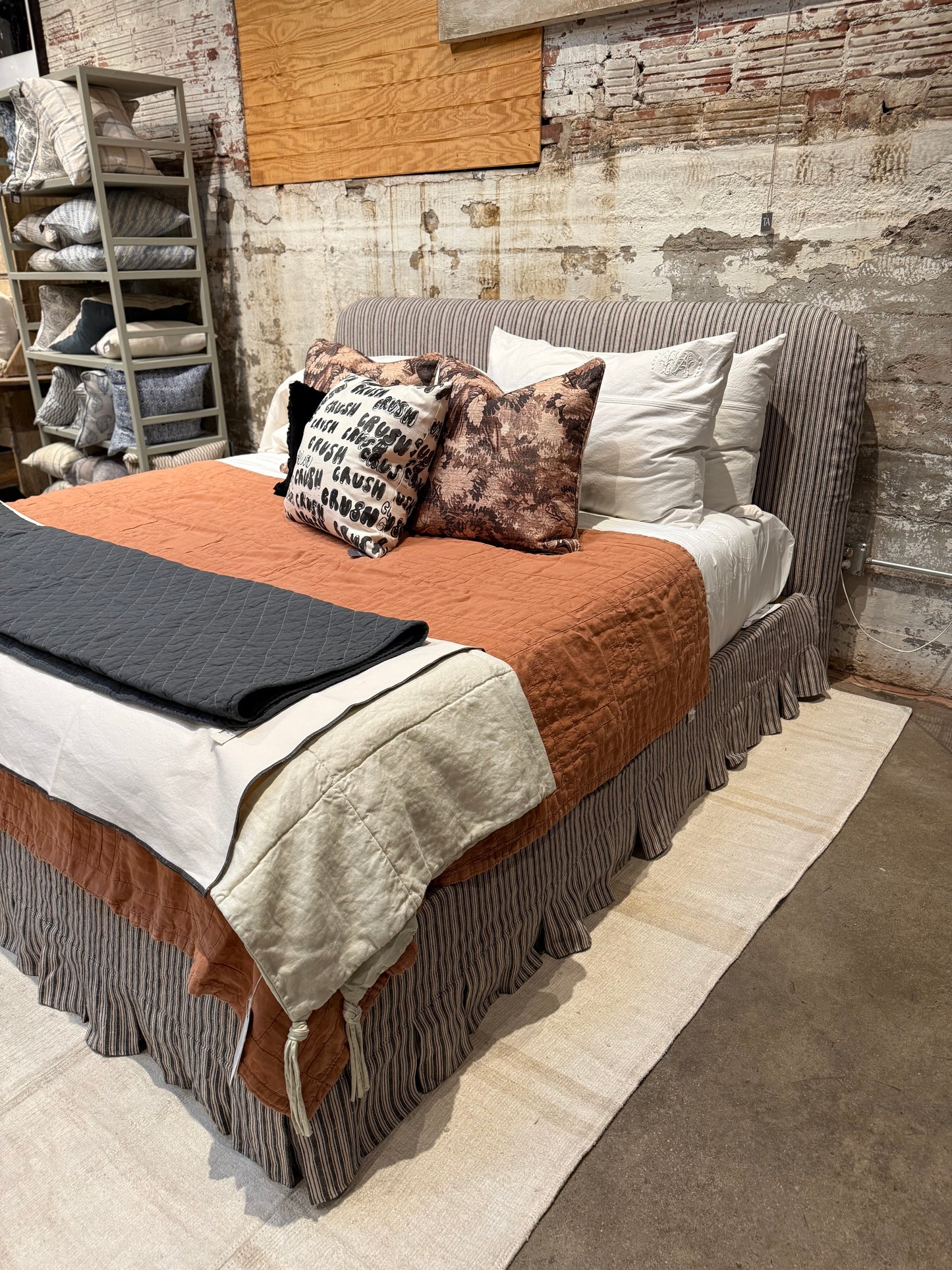 Slipcovered Cobble Bed