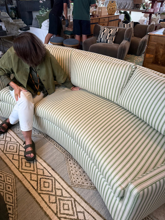 5422-33 Curved Sofa
