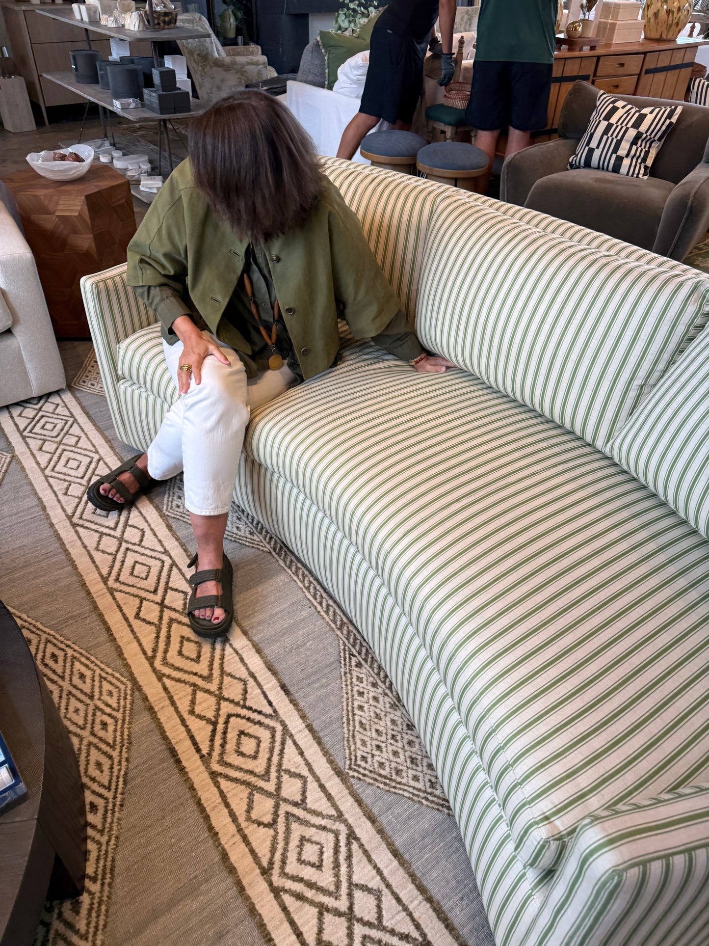5422-33 Curved Sofa