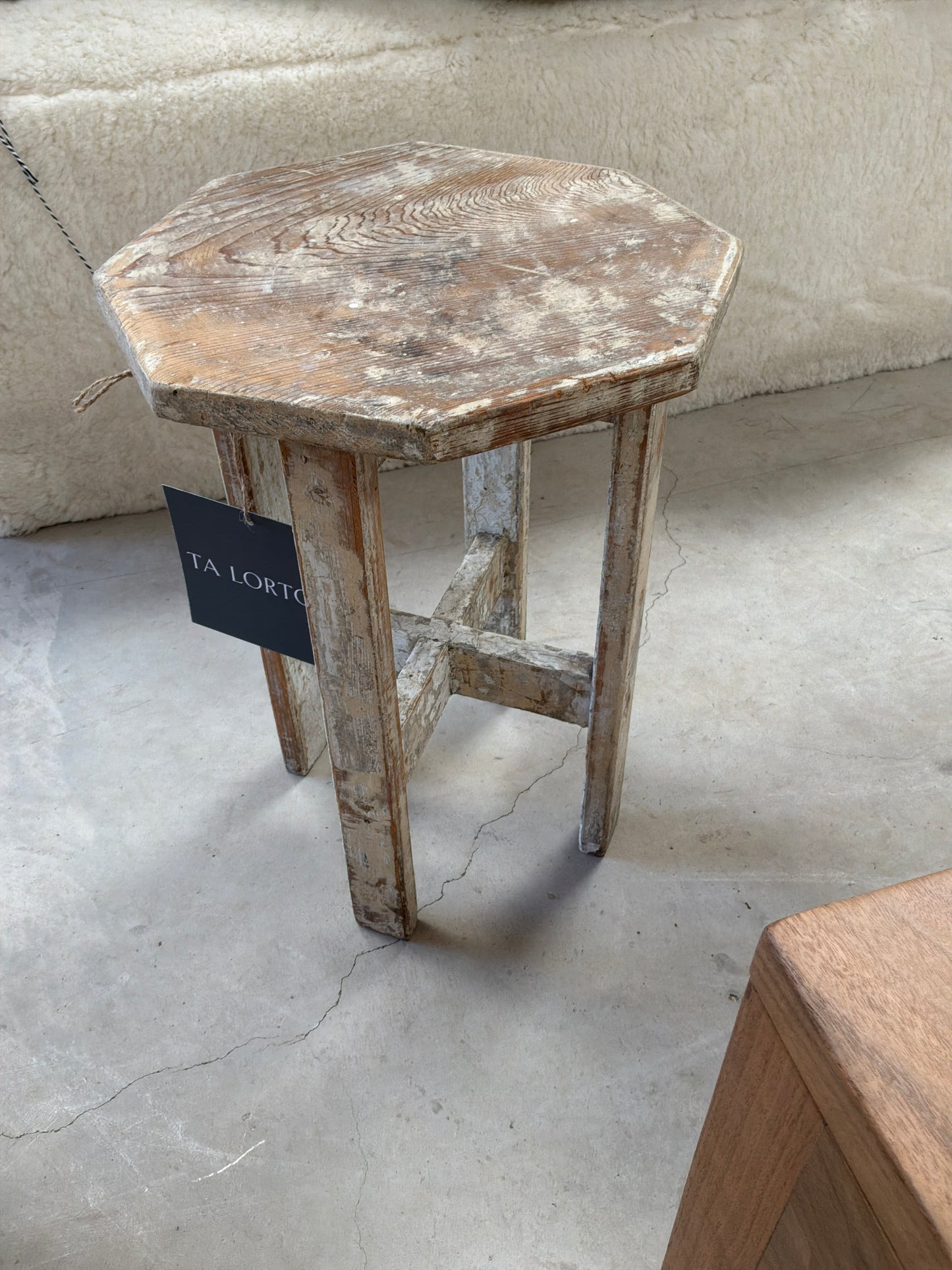 Octagonal Peely Table