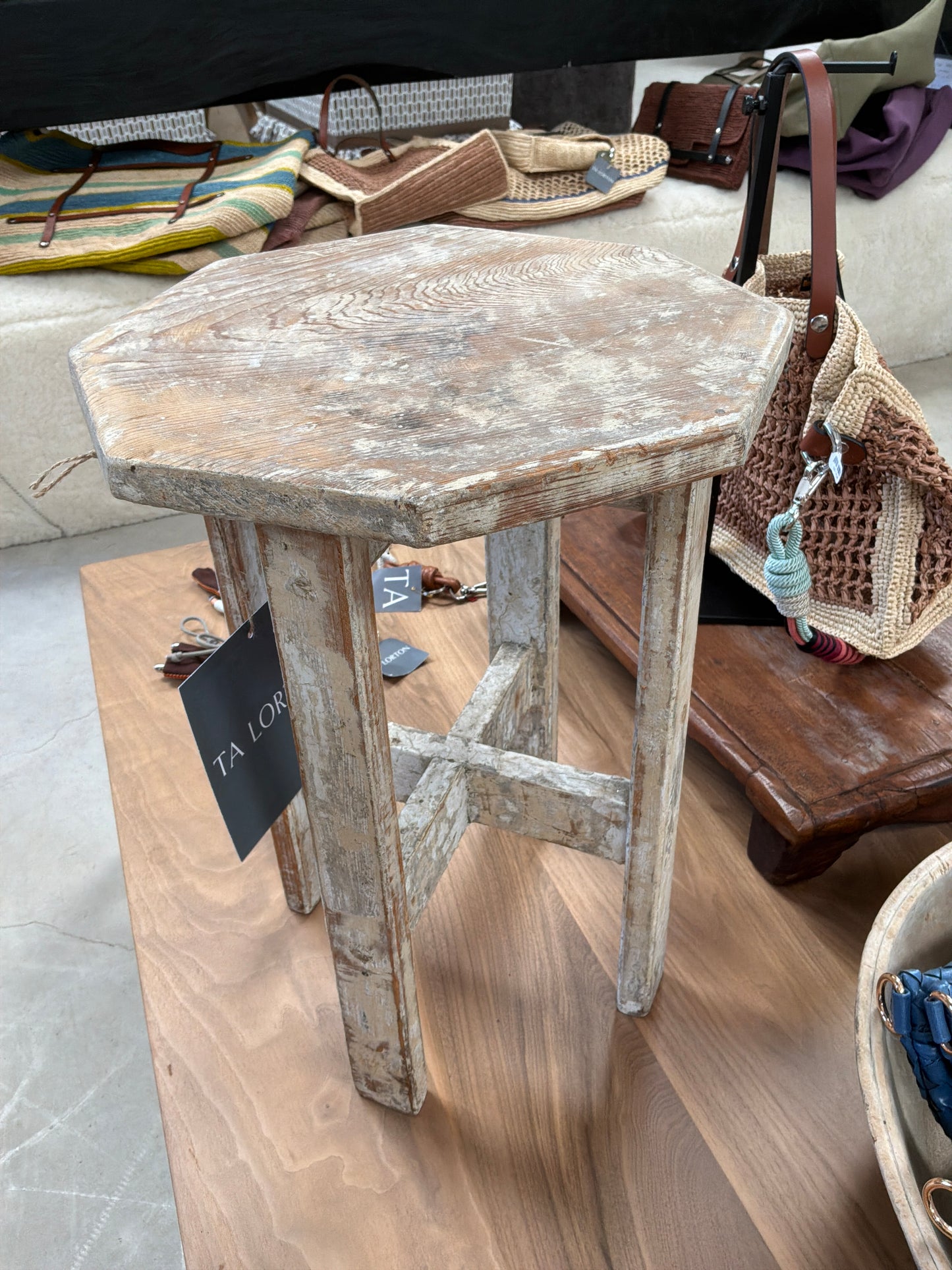 Octagonal Peely Table