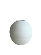 Load image into Gallery viewer, Ceramic Limpio Vase
