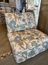 Load image into Gallery viewer, C1496-01SW Slipcovered Swivel Chair - Floral
