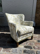 Load image into Gallery viewer, 1347-41 Chair - Treasure Natural
